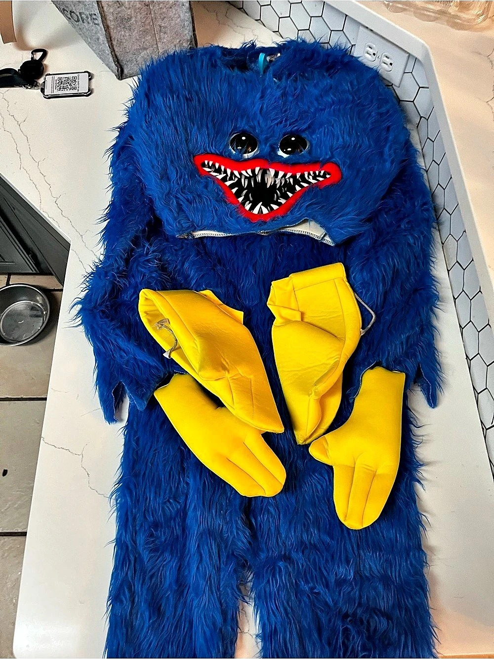 Poppy Playtime Huggy Wuggy costume in Blue & Yellow Like New - Picture 3 of 7